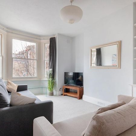 1 Bed Clapham Junction Apartment 런던 외부 사진