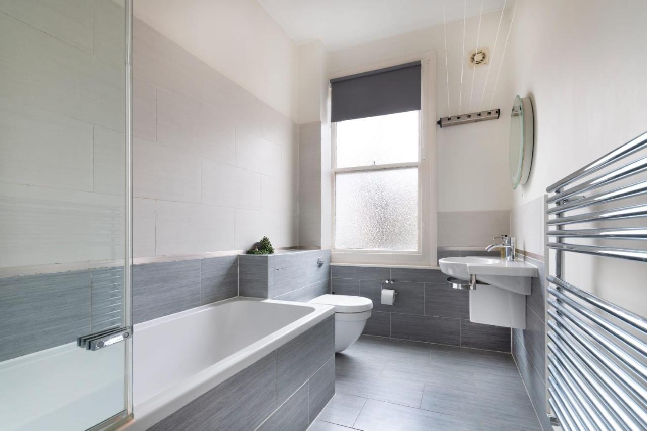 1 Bed Clapham Junction Apartment 런던 외부 사진